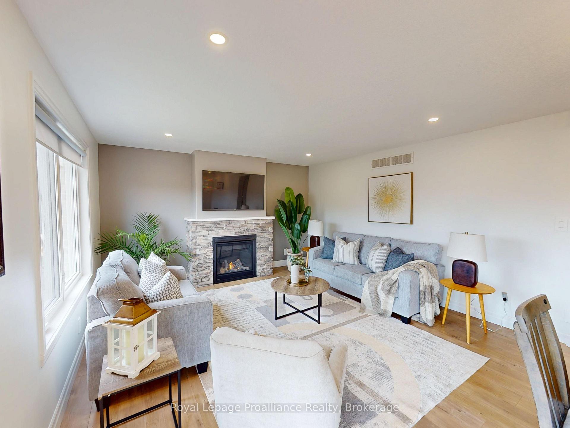 Photo 9 of 55 Lanark Drive, Belleville, Belleville Ward — HOMEH
