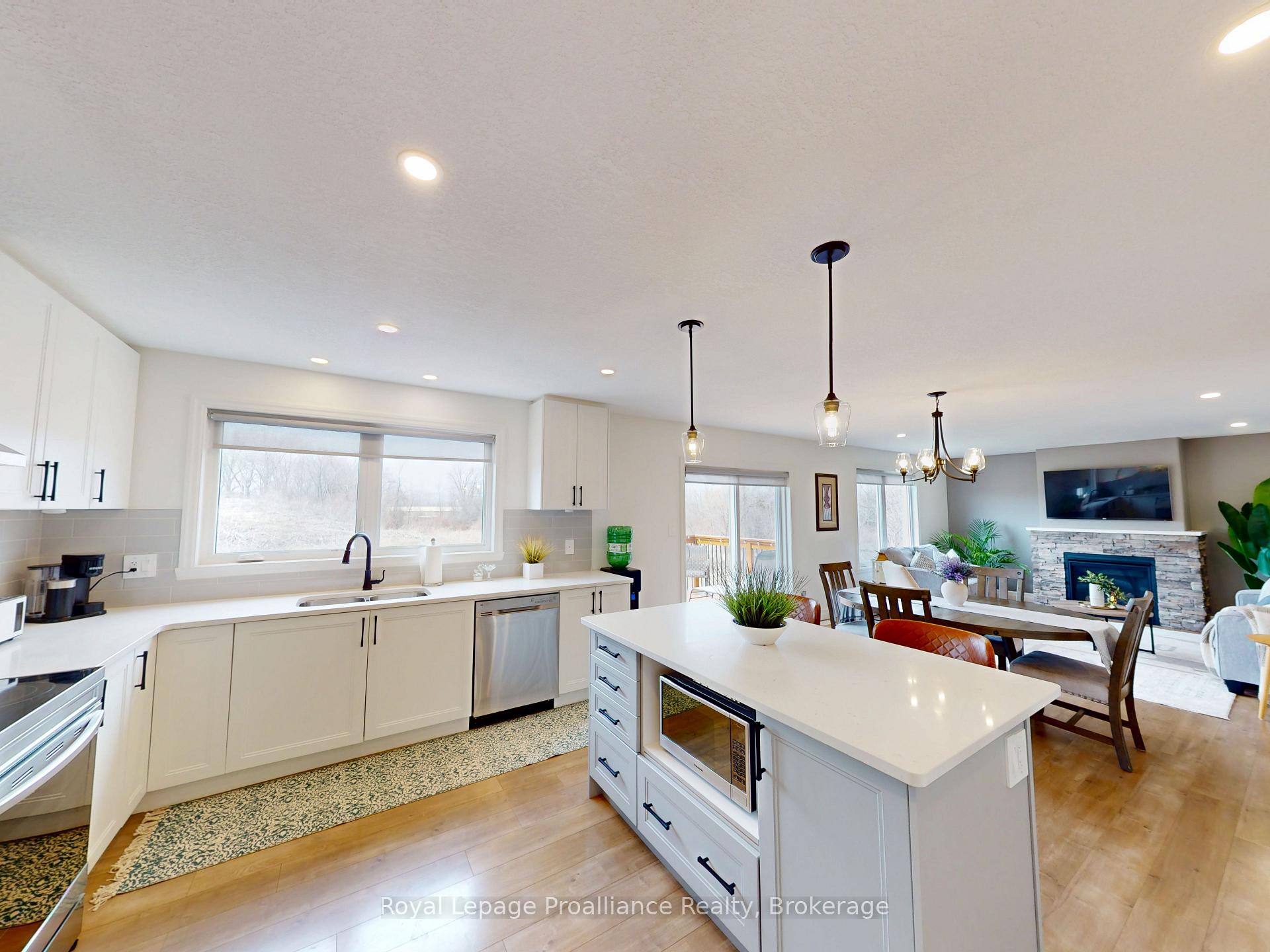 Photo 13 of 55 Lanark Drive, Belleville, Belleville Ward — HOMEH