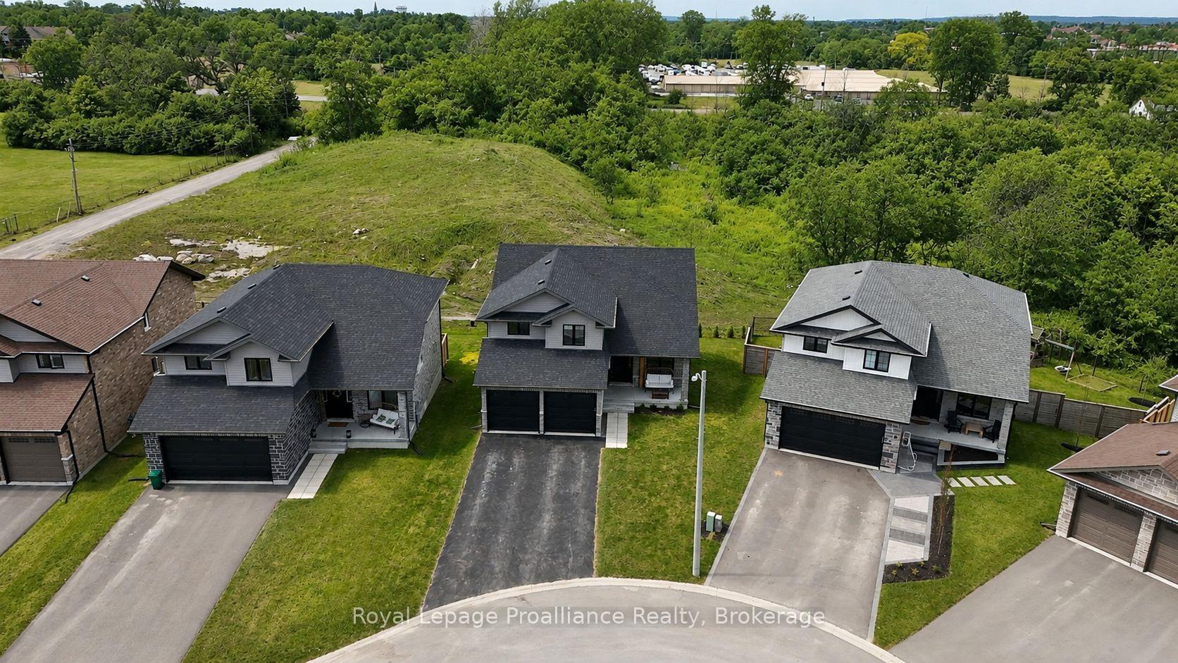 Photo 39 of 55 Lanark Drive, Belleville, Belleville Ward — HOMEH