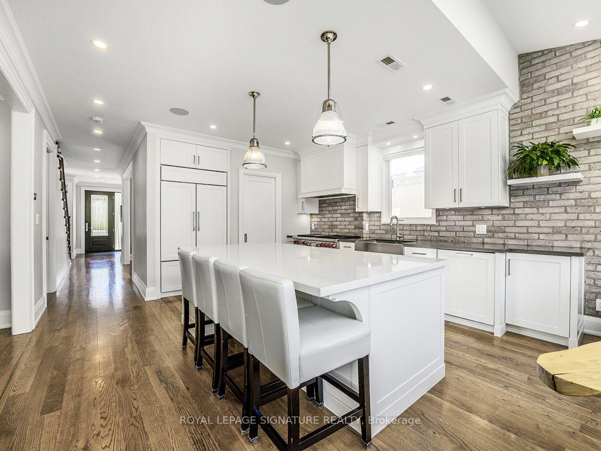 Photo 4 of 30 Broadleaf Road, North York, Banbury-Don Mills — HOMEH