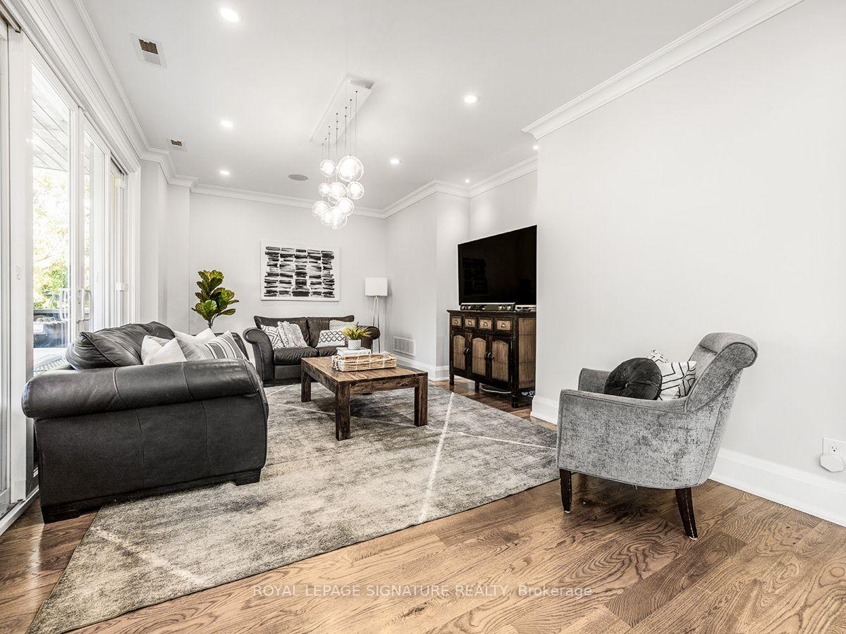 Photo 7 of 30 Broadleaf Road, North York, Banbury-Don Mills — HOMEH