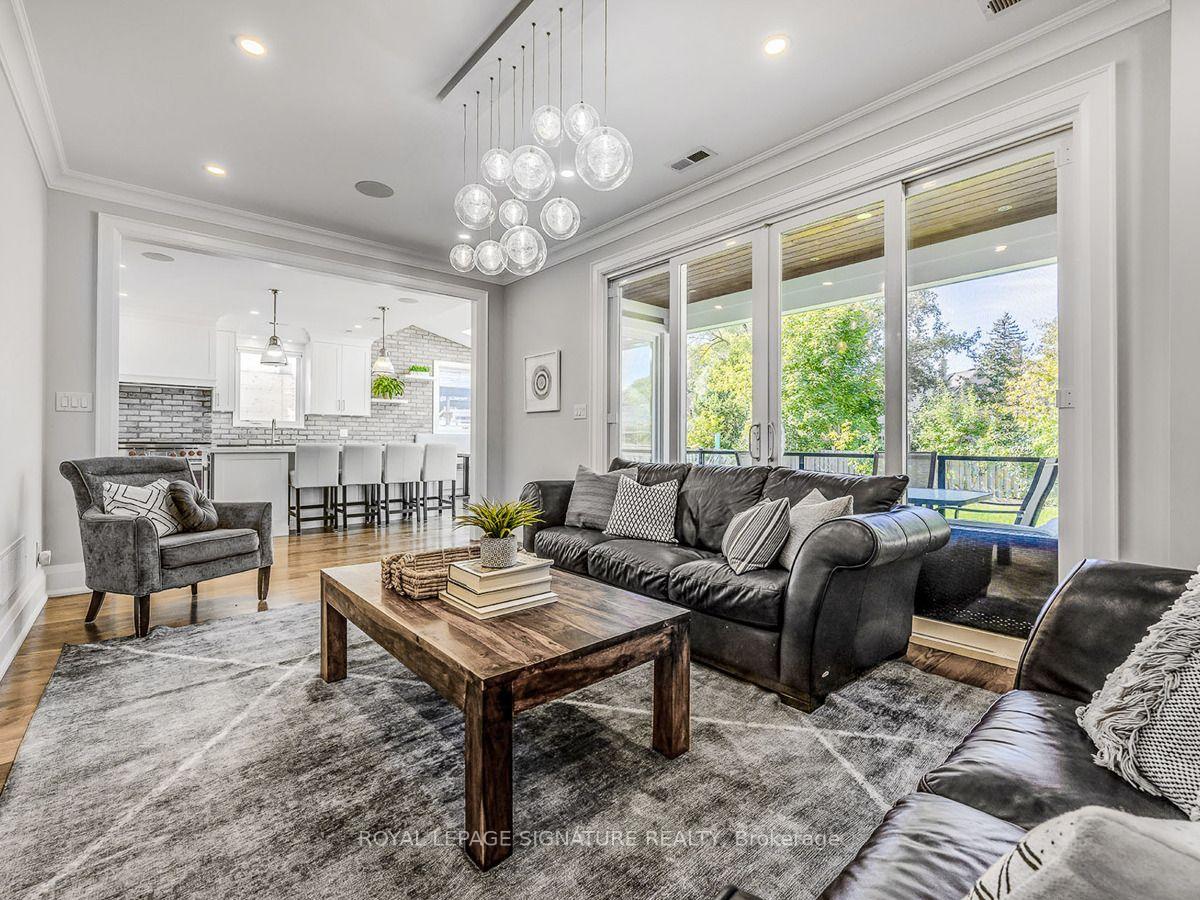 Photo 9 of 30 Broadleaf Road, North York, Banbury-Don Mills — HOMEH