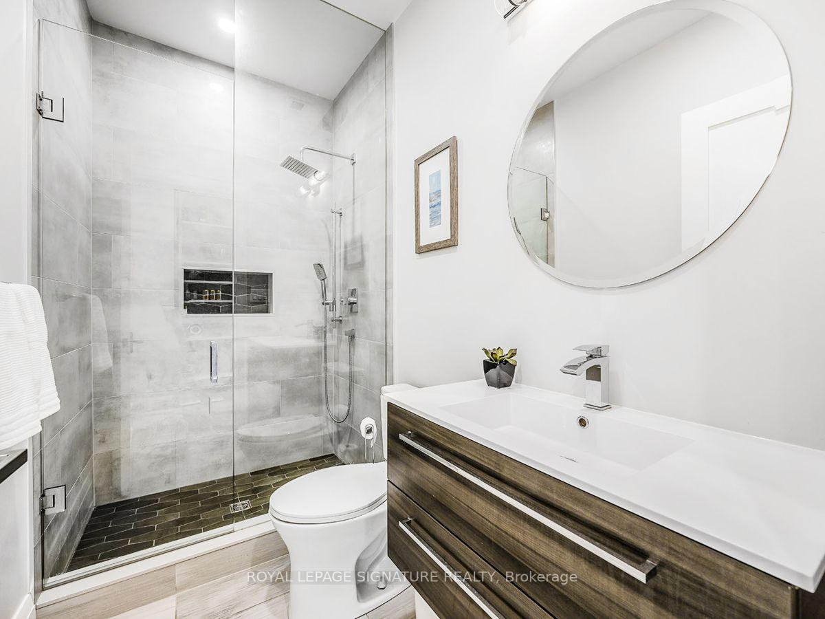 Photo 18 of 30 Broadleaf Road, North York, Banbury-Don Mills — HOMEH