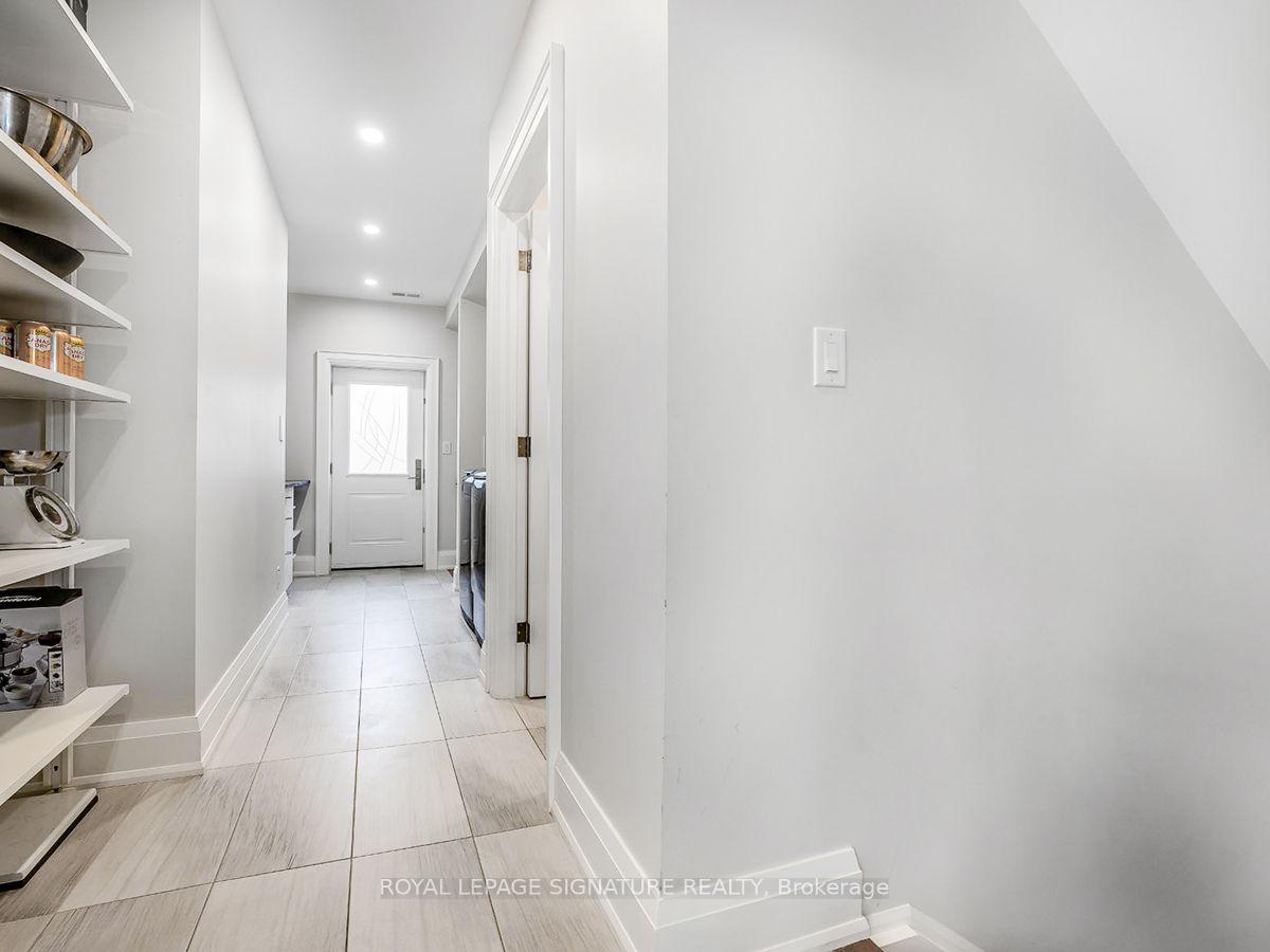 Photo 19 of 30 Broadleaf Road, North York, Banbury-Don Mills — HOMEH
