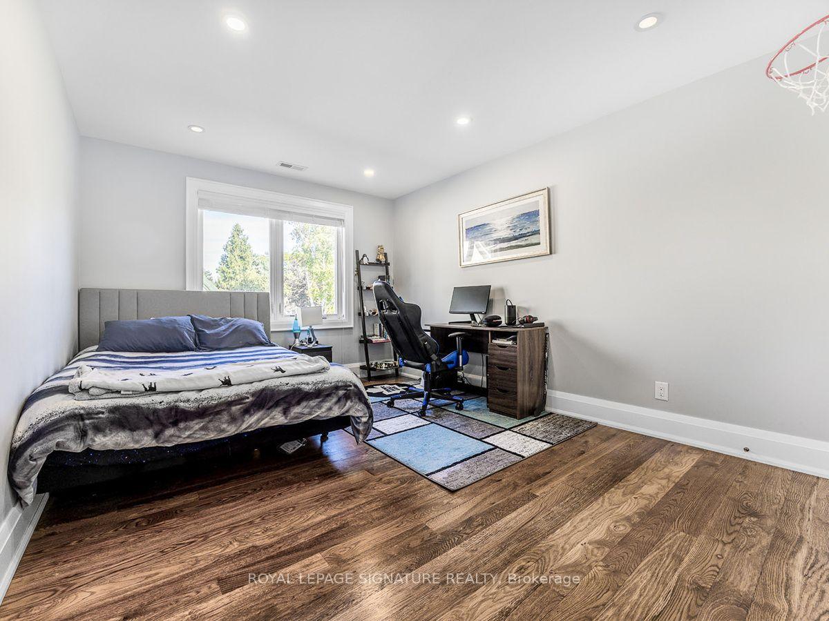 Photo 24 of 30 Broadleaf Road, North York, Banbury-Don Mills — HOMEH
