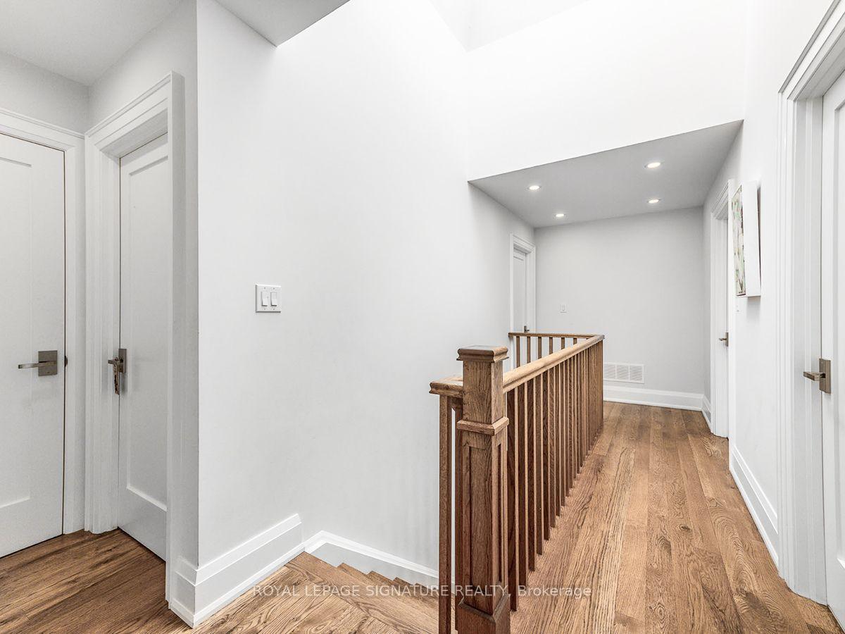 Photo 25 of 30 Broadleaf Road, North York, Banbury-Don Mills — HOMEH