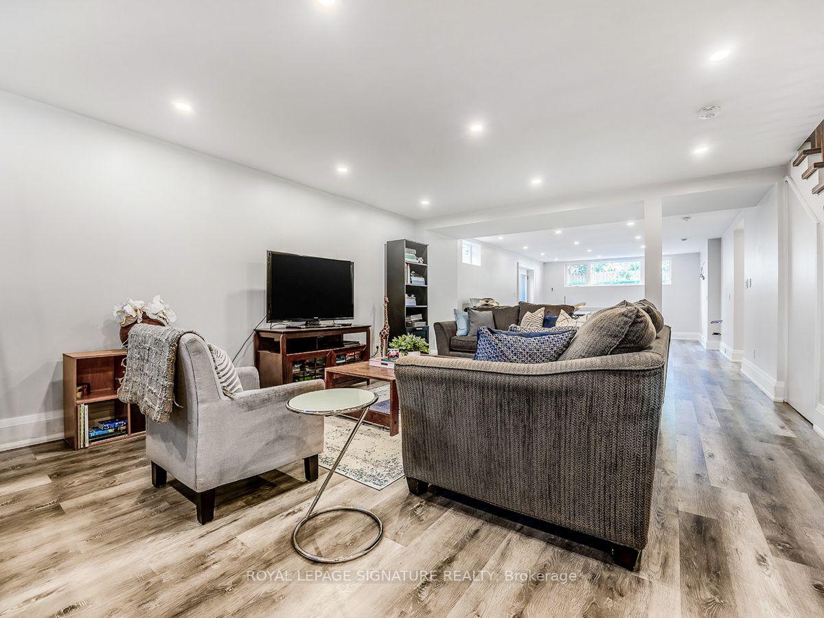 Photo 32 of 30 Broadleaf Road, North York, Banbury-Don Mills — HOMEH