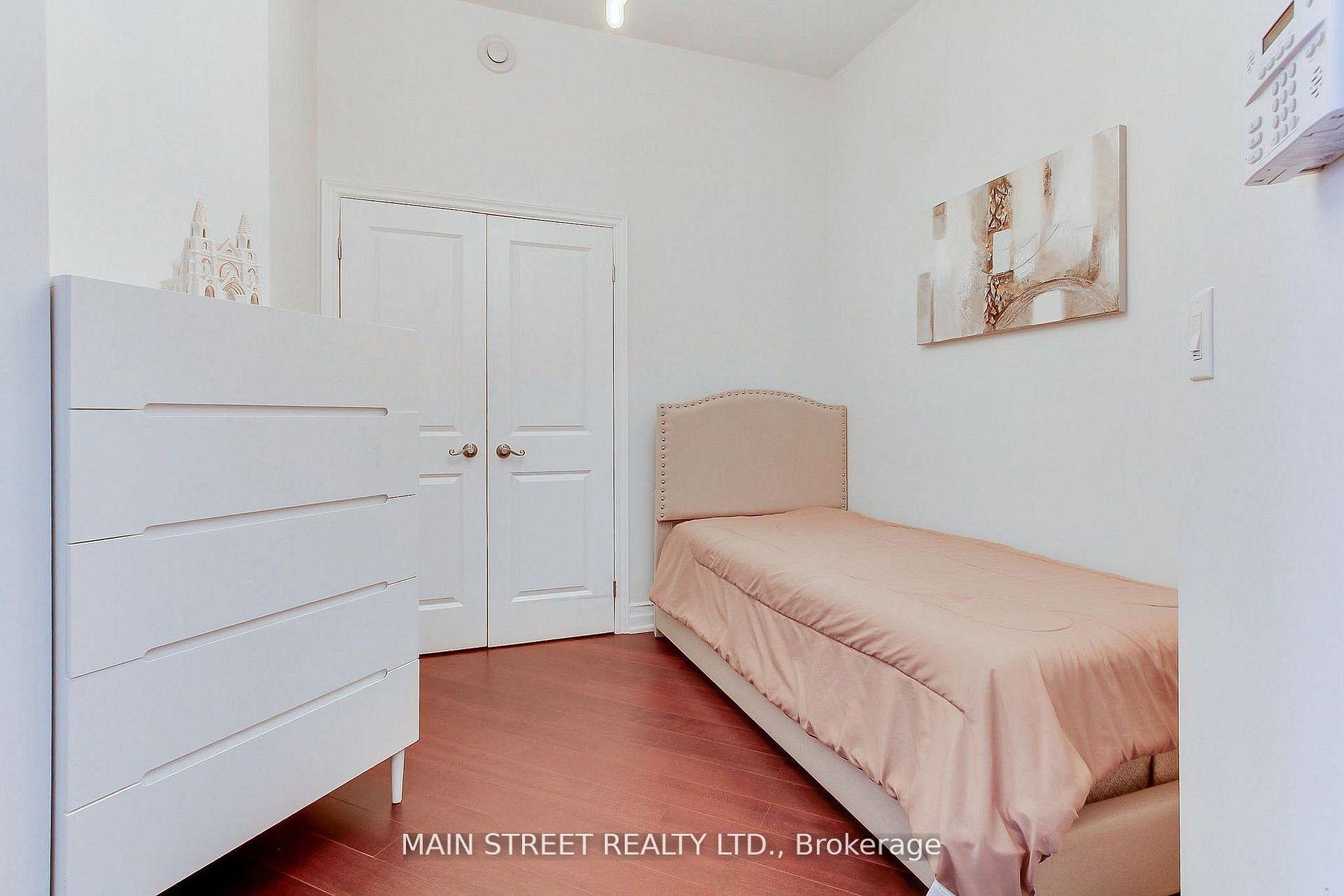 Photo 10 of Unit 619, 111 Civic Square Gate E, Aurora, Bayview Wellington — HOMEH