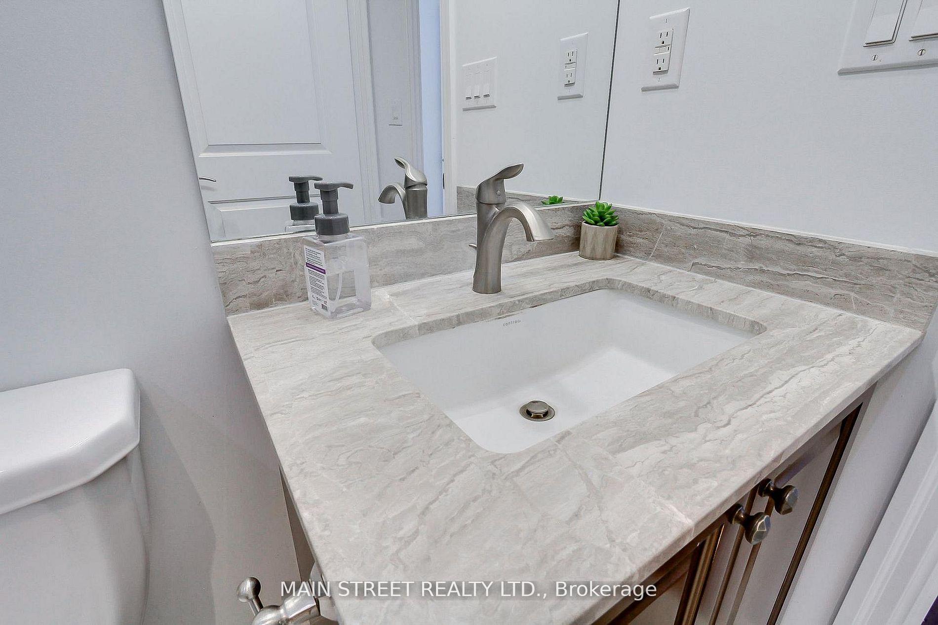 Photo 24 of Unit 619, 111 Civic Square Gate E, Aurora, Bayview Wellington — HOMEH
