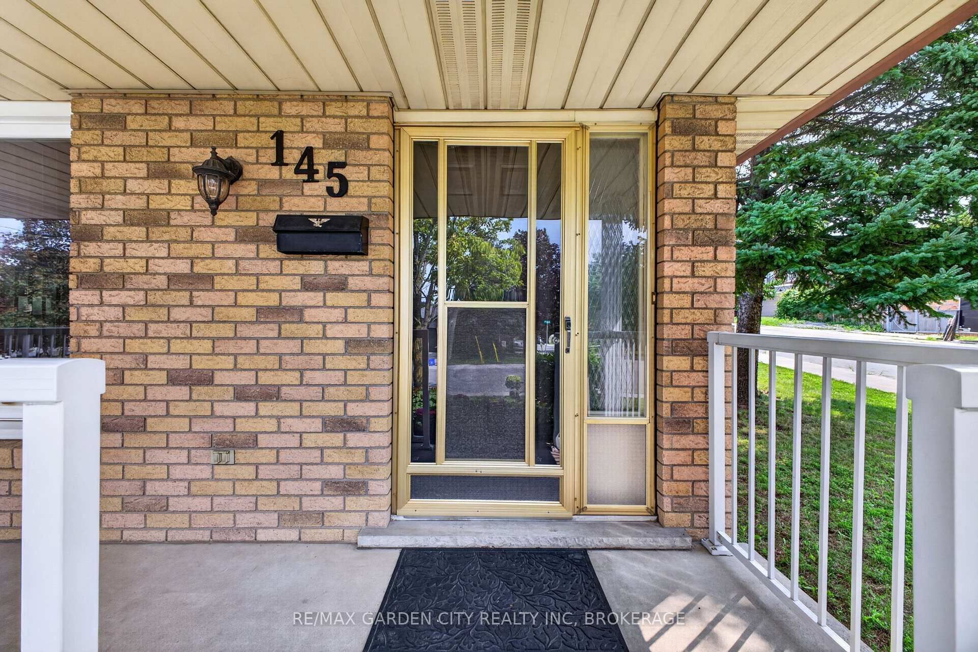 Photo 5 of 145 Adis Avenue, Hamilton, Gurnett — HOMEH