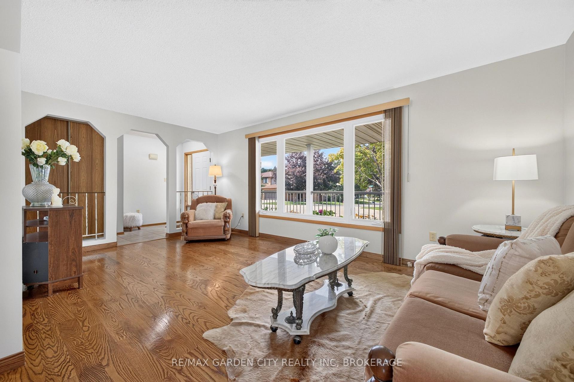 Photo 8 of 145 Adis Avenue, Hamilton, Gurnett — HOMEH