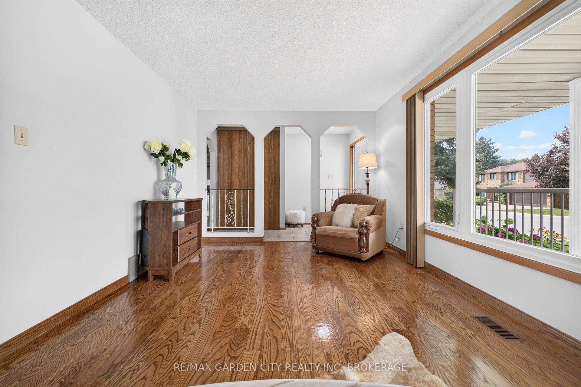 Photo 9 of 145 Adis Avenue, Hamilton, Gurnett — HOMEH