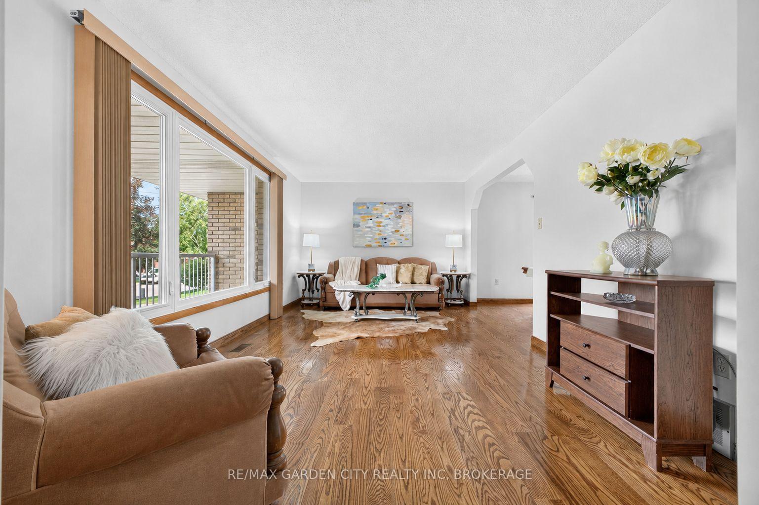 Photo 10 of 145 Adis Avenue, Hamilton, Gurnett — HOMEH
