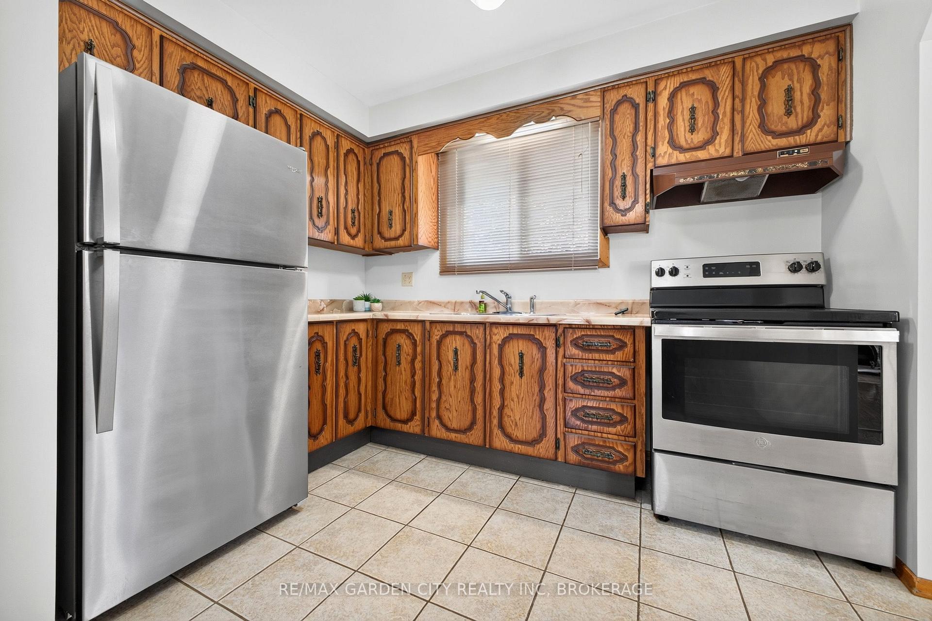 Photo 11 of 145 Adis Avenue, Hamilton, Gurnett — HOMEH