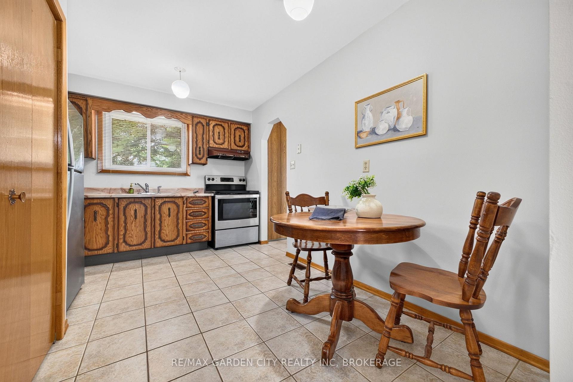 Photo 12 of 145 Adis Avenue, Hamilton, Gurnett — HOMEH