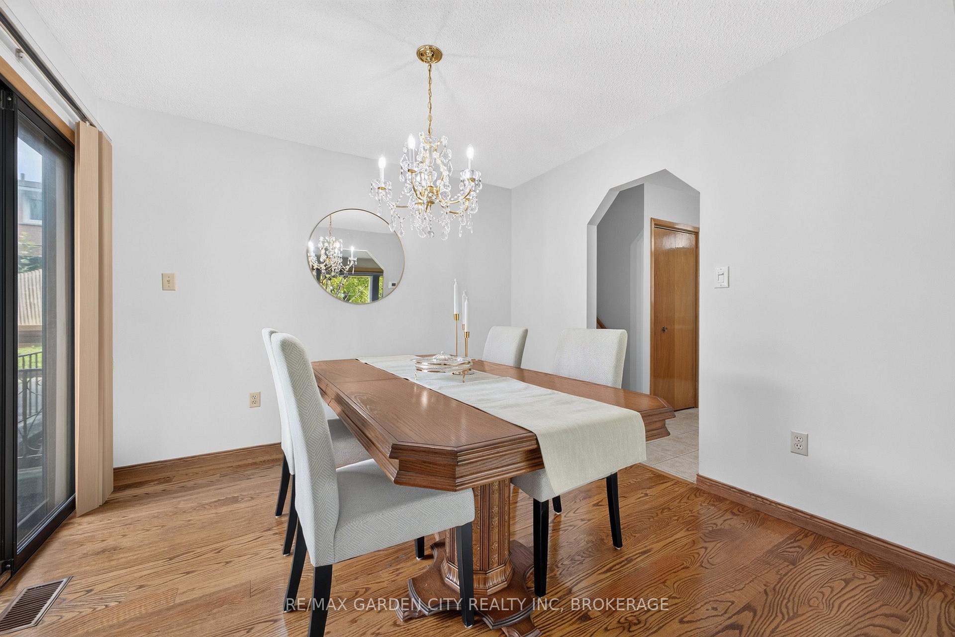 Photo 15 of 145 Adis Avenue, Hamilton, Gurnett — HOMEH