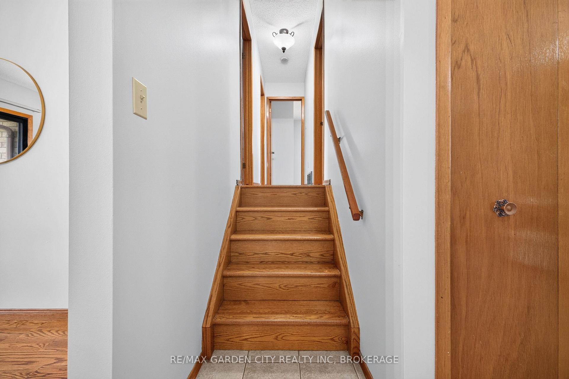 Photo 17 of 145 Adis Avenue, Hamilton, Gurnett — HOMEH