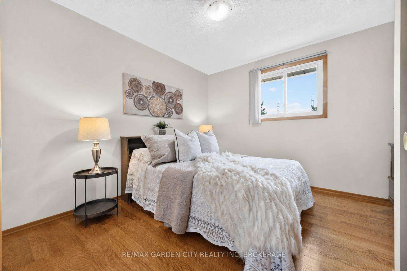 Photo 20 of 145 Adis Avenue, Hamilton, Gurnett — HOMEH