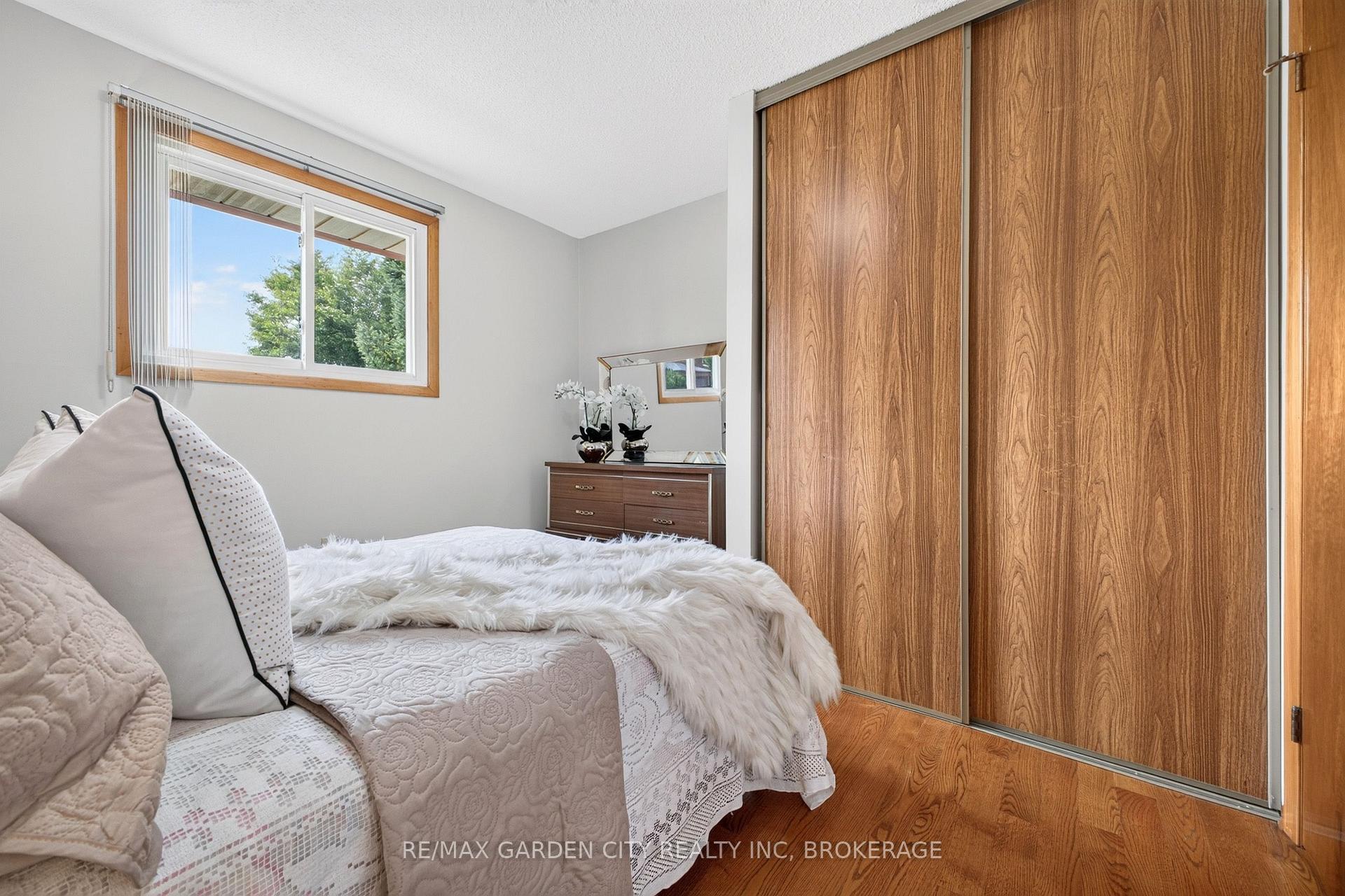Photo 21 of 145 Adis Avenue, Hamilton, Gurnett — HOMEH