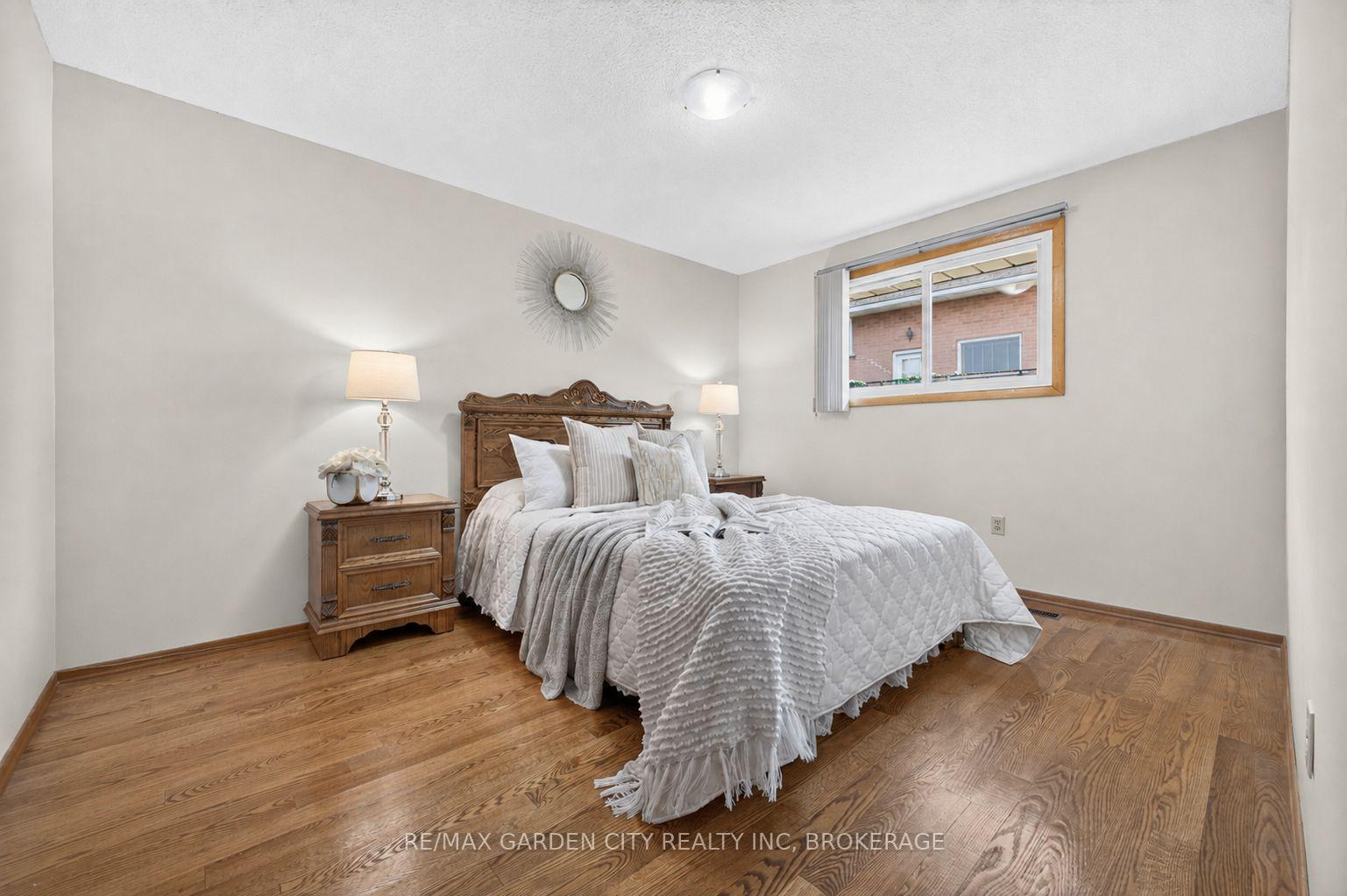 Photo 23 of 145 Adis Avenue, Hamilton, Gurnett — HOMEH