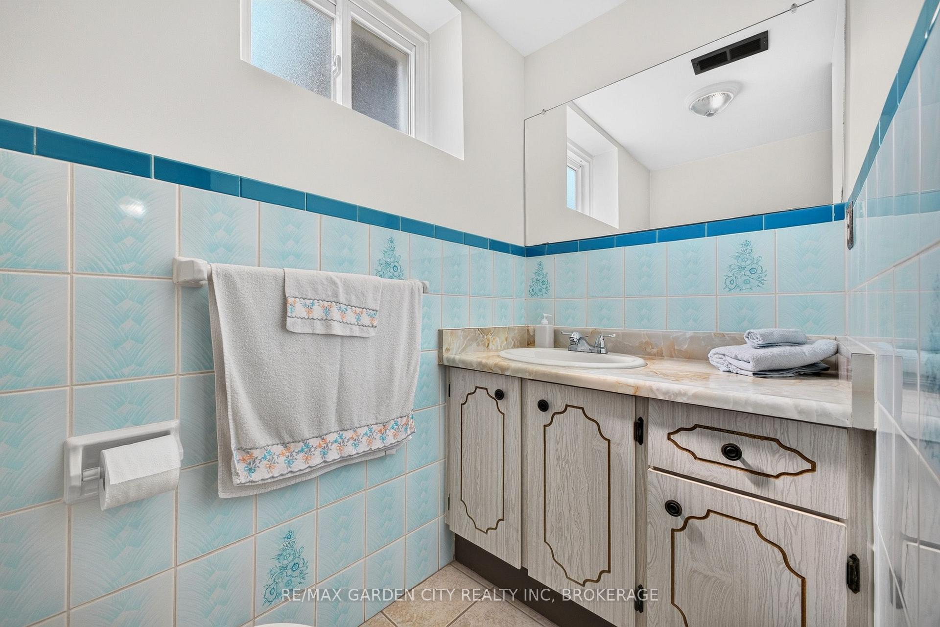 Photo 27 of 145 Adis Avenue, Hamilton, Gurnett — HOMEH