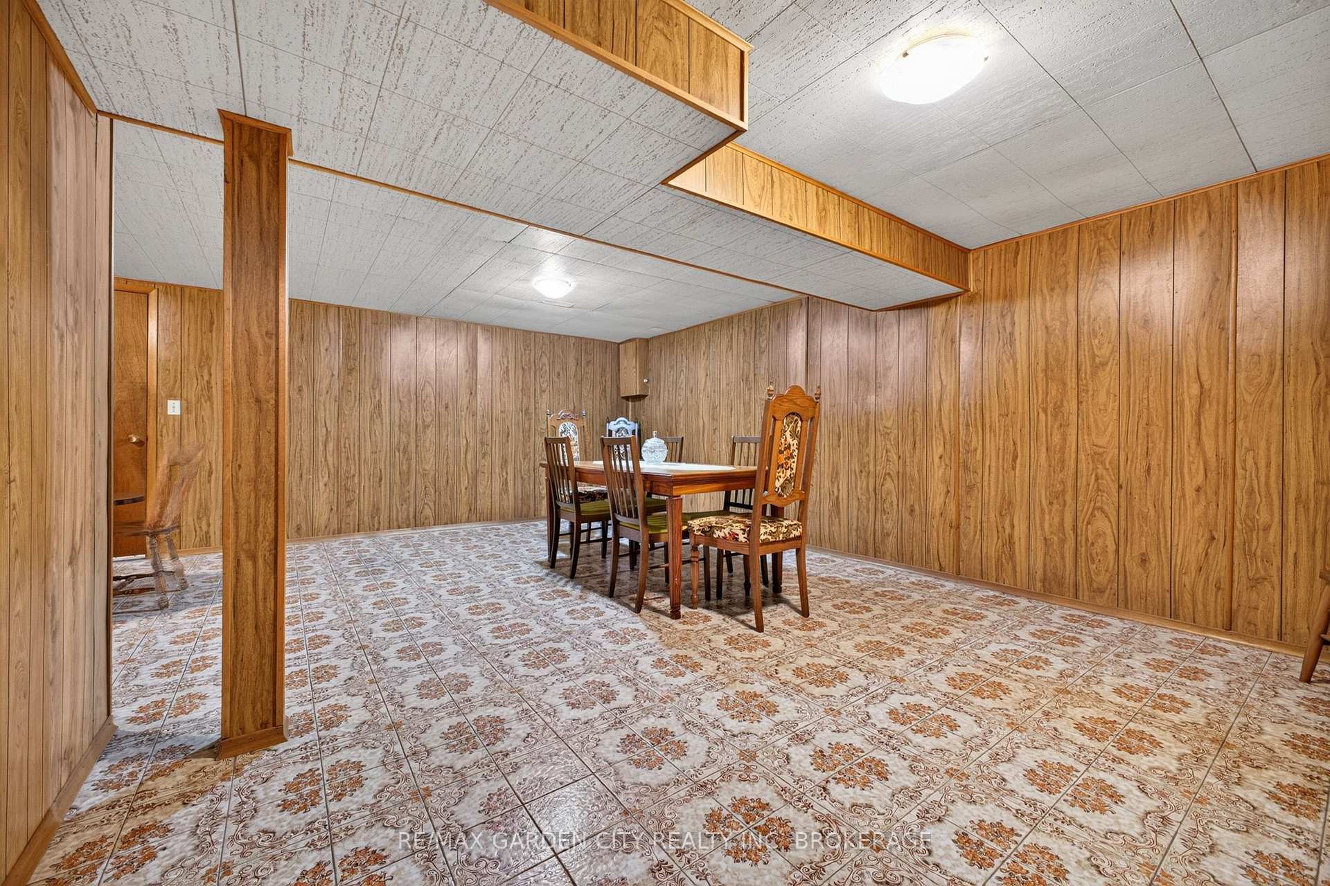 Photo 33 of 145 Adis Avenue, Hamilton, Gurnett — HOMEH