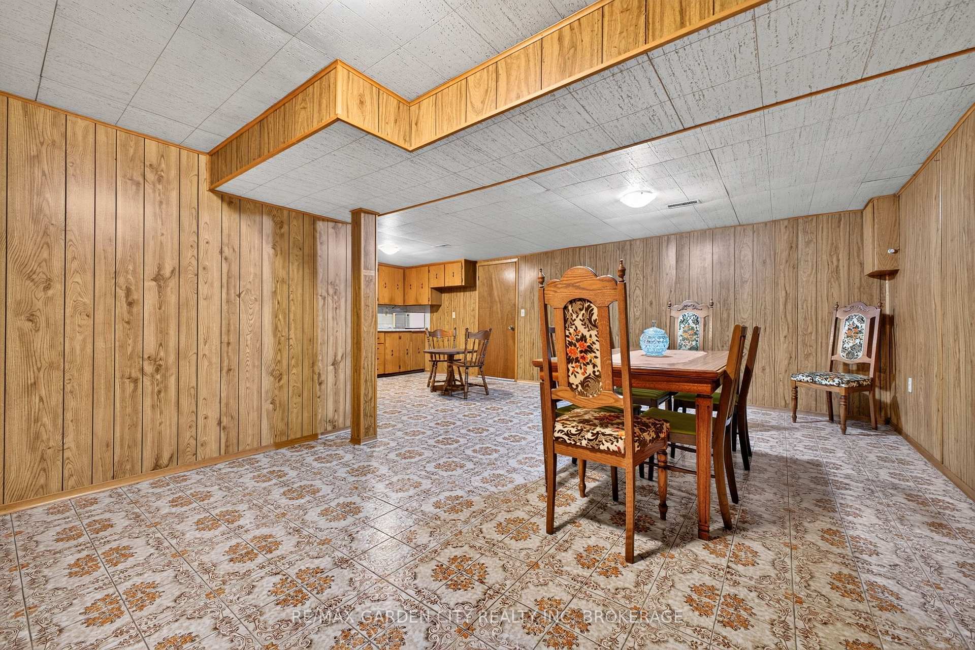 Photo 34 of 145 Adis Avenue, Hamilton, Gurnett — HOMEH