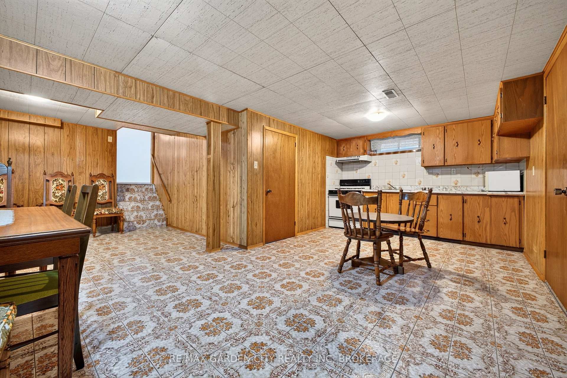 Photo 35 of 145 Adis Avenue, Hamilton, Gurnett — HOMEH