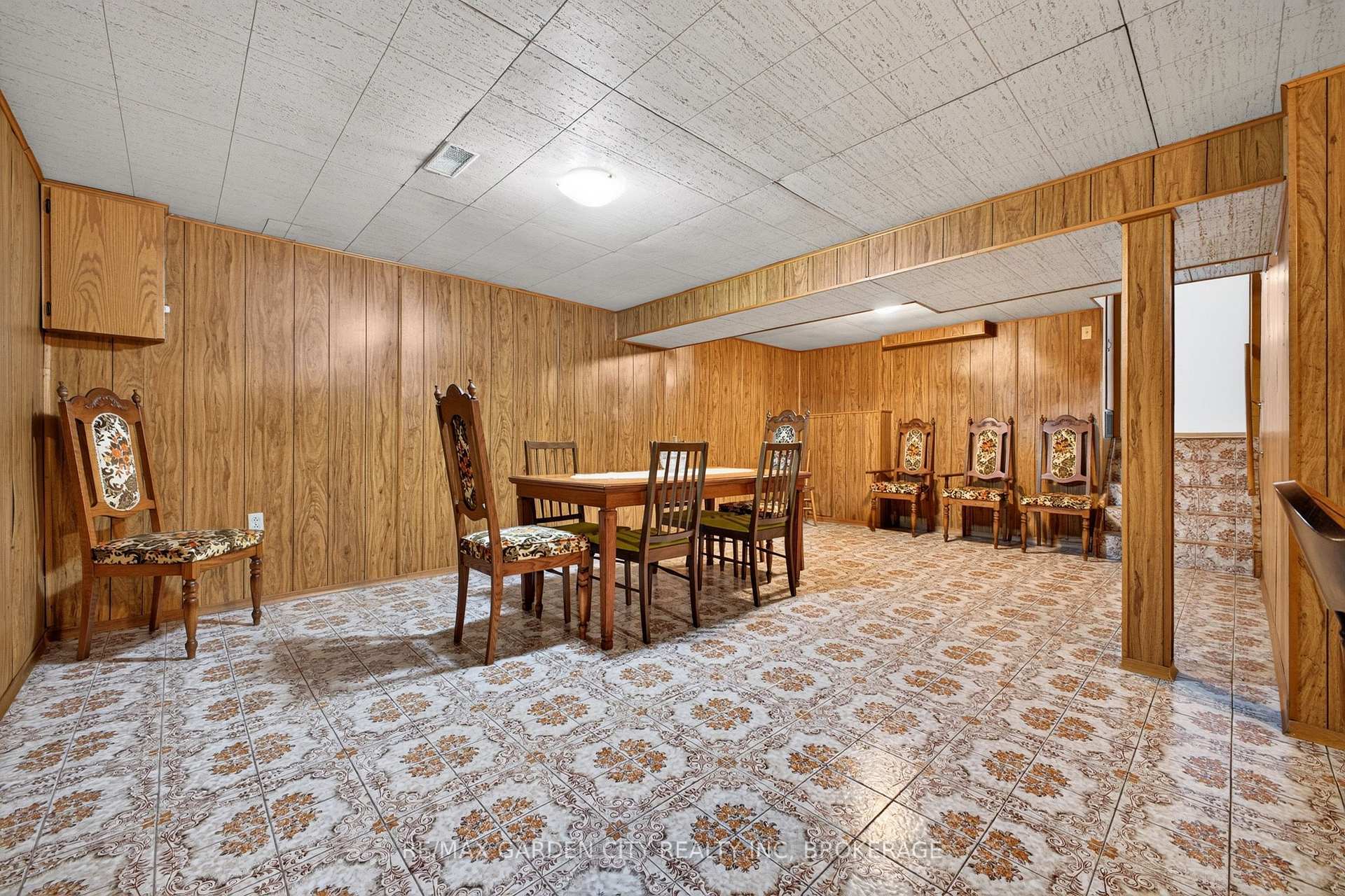 Photo 36 of 145 Adis Avenue, Hamilton, Gurnett — HOMEH