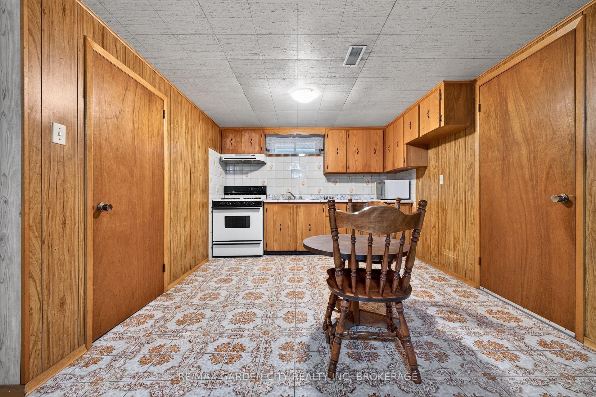 Photo 37 of 145 Adis Avenue, Hamilton, Gurnett — HOMEH