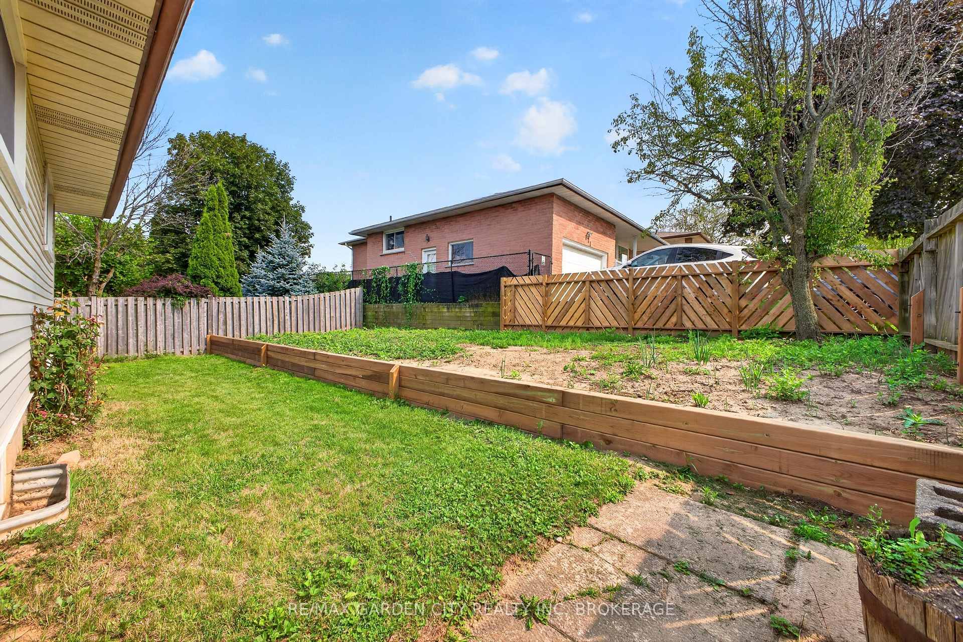 Photo 41 of 145 Adis Avenue, Hamilton, Gurnett — HOMEH