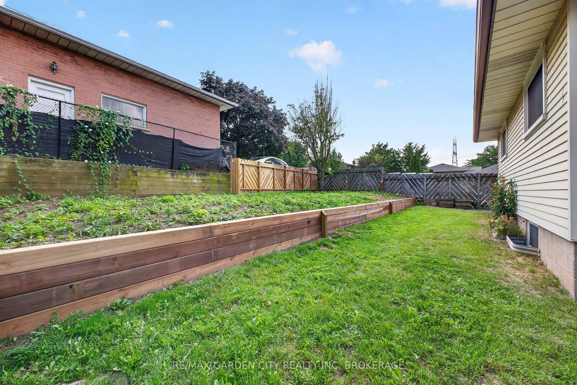 Photo 42 of 145 Adis Avenue, Hamilton, Gurnett — HOMEH