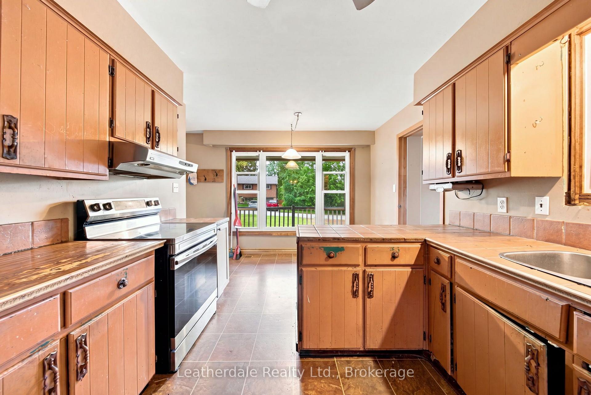 Photo 6 of 336 Forest Avenue N, Orillia — HOMEH