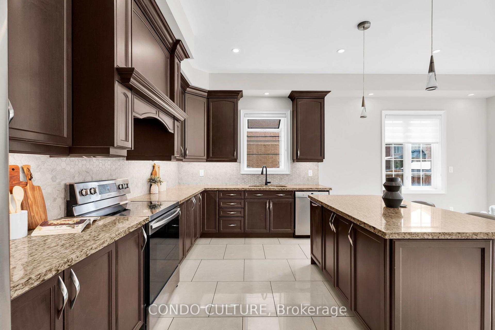 Photo 13 of 23 Martin Byrne Drive, Brampton, Toronto Gore Rural Estate — HOMEH