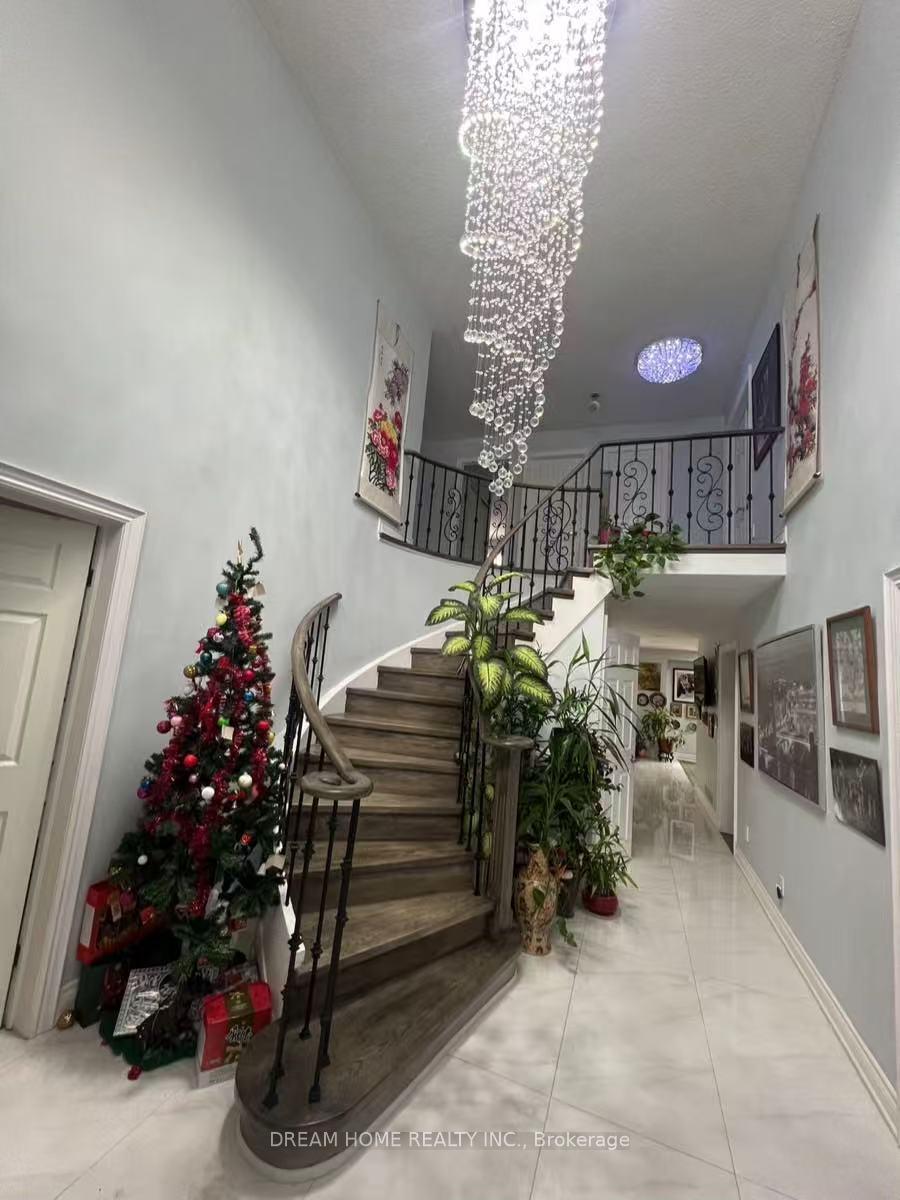 Photo 2 of 16 Brooklyn Crescent W, Markham, Markville — HOMEH