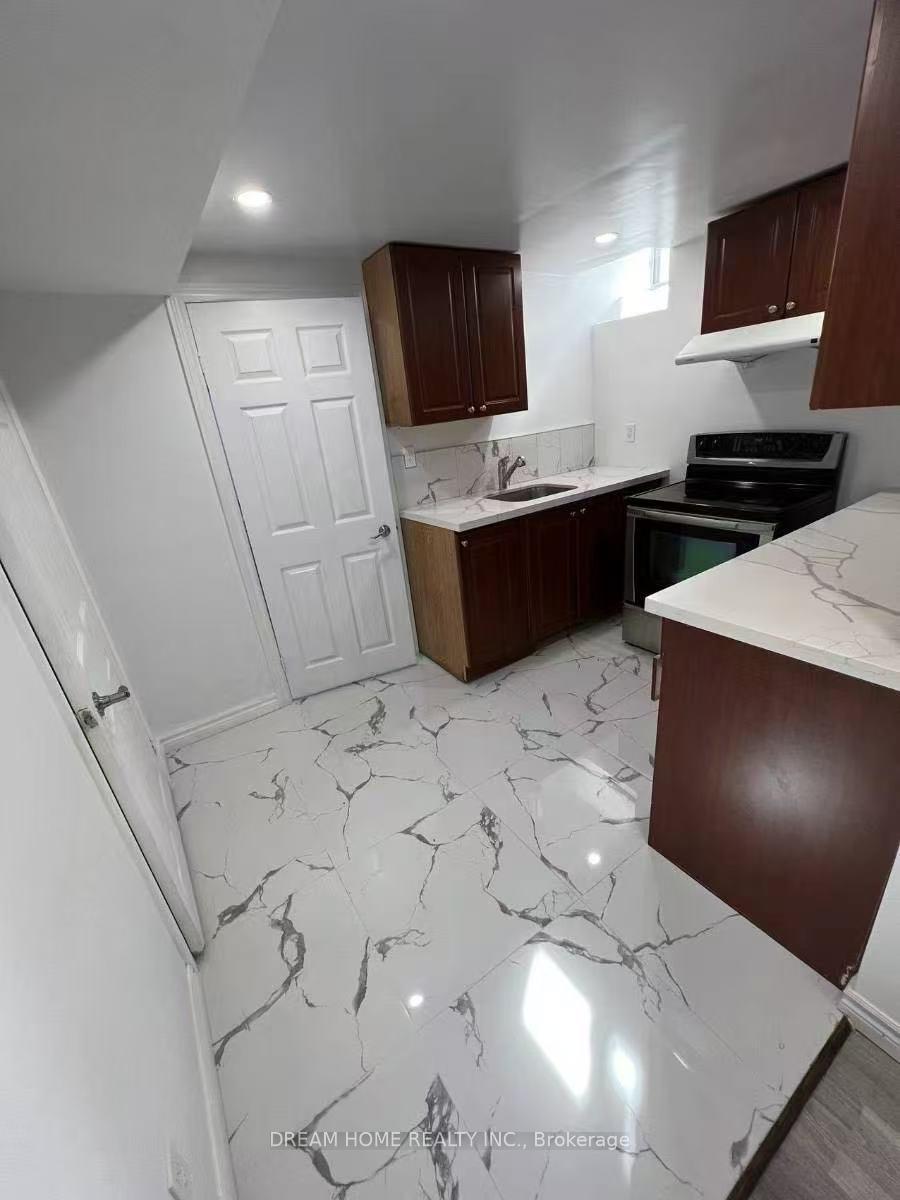 Photo 6 of 16 Brooklyn Crescent W, Markham, Markville — HOMEH