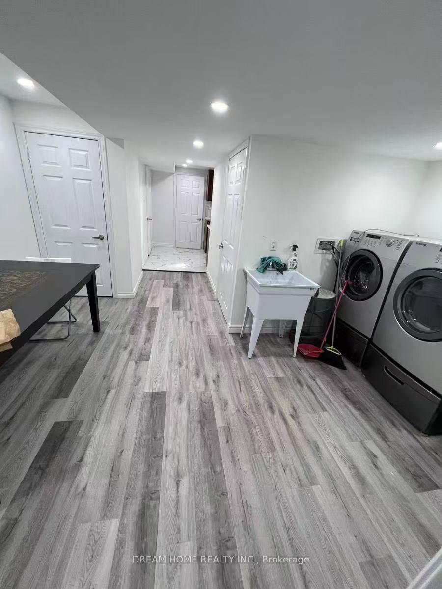 Photo 7 of 16 Brooklyn Crescent W, Markham, Markville — HOMEH