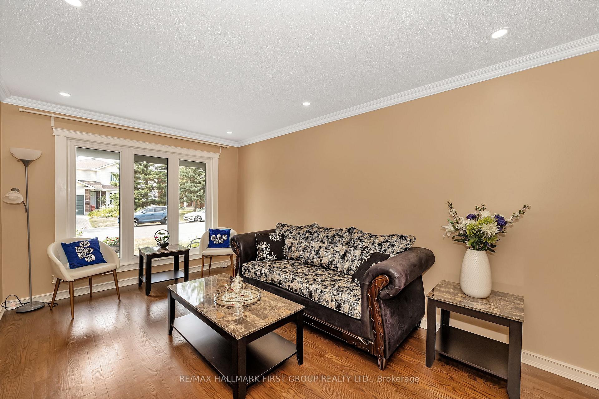 Photo 8 of 16 Hawley Crescent, Ottawa, Kanata - Bridlewood — HOMEH