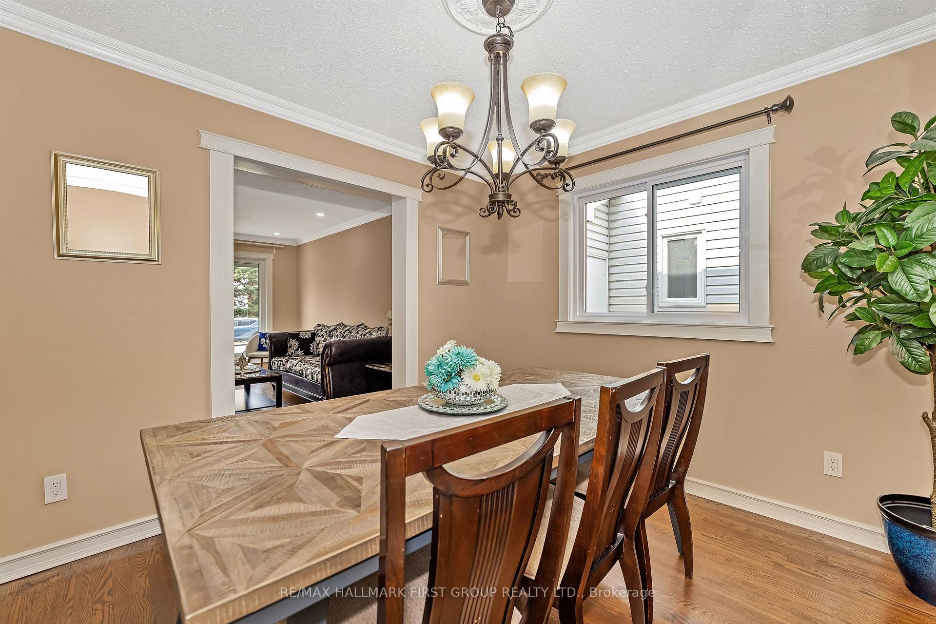 Photo 11 of 16 Hawley Crescent, Ottawa, Kanata - Bridlewood — HOMEH