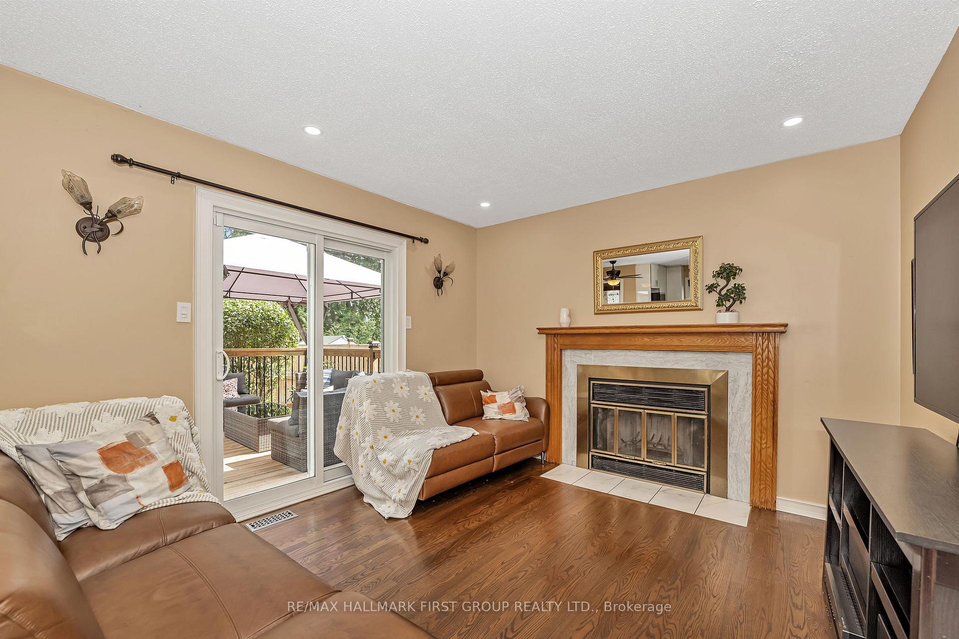 Photo 13 of 16 Hawley Crescent, Ottawa, Kanata - Bridlewood — HOMEH