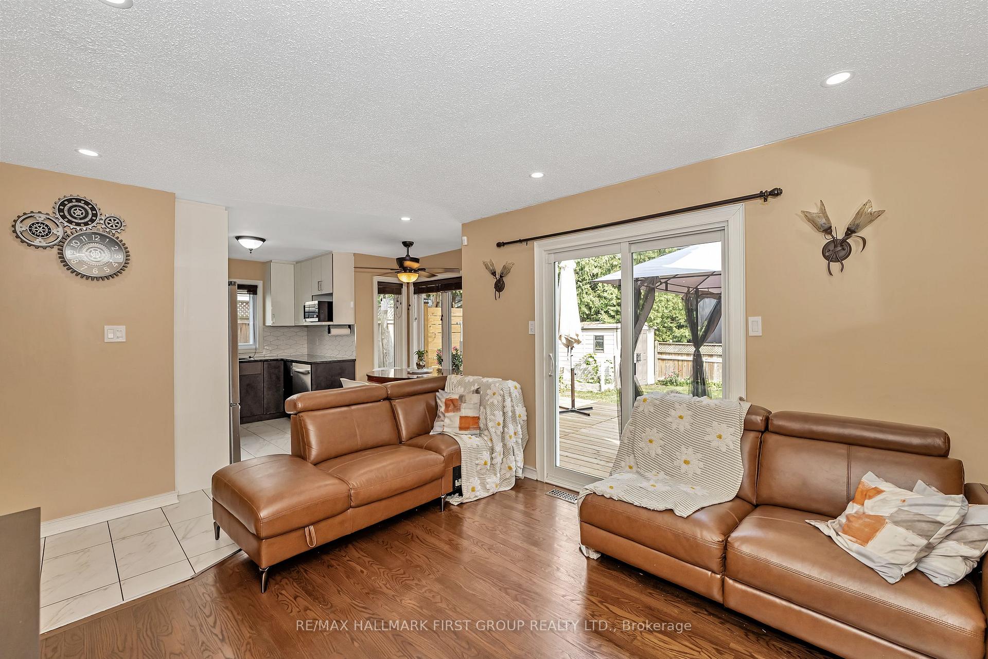 Photo 14 of 16 Hawley Crescent, Ottawa, Kanata - Bridlewood — HOMEH