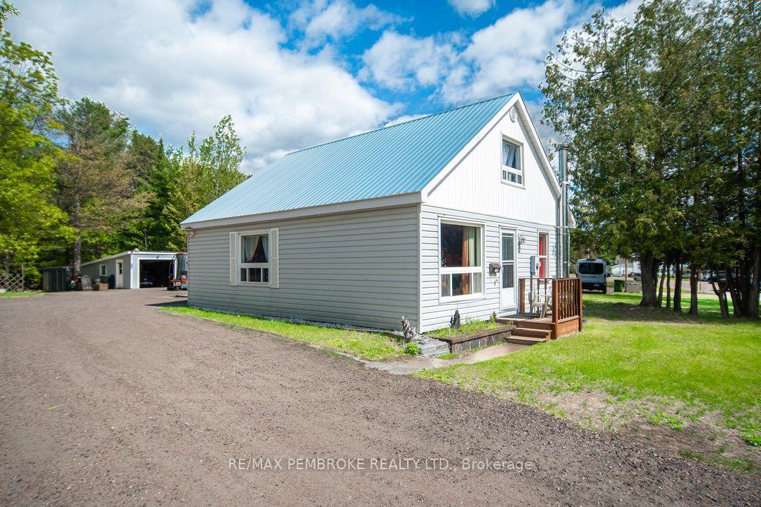 Photo 2 of 2185 Petawawa Boulevard, Petawawa, Petawawa — HOMEH