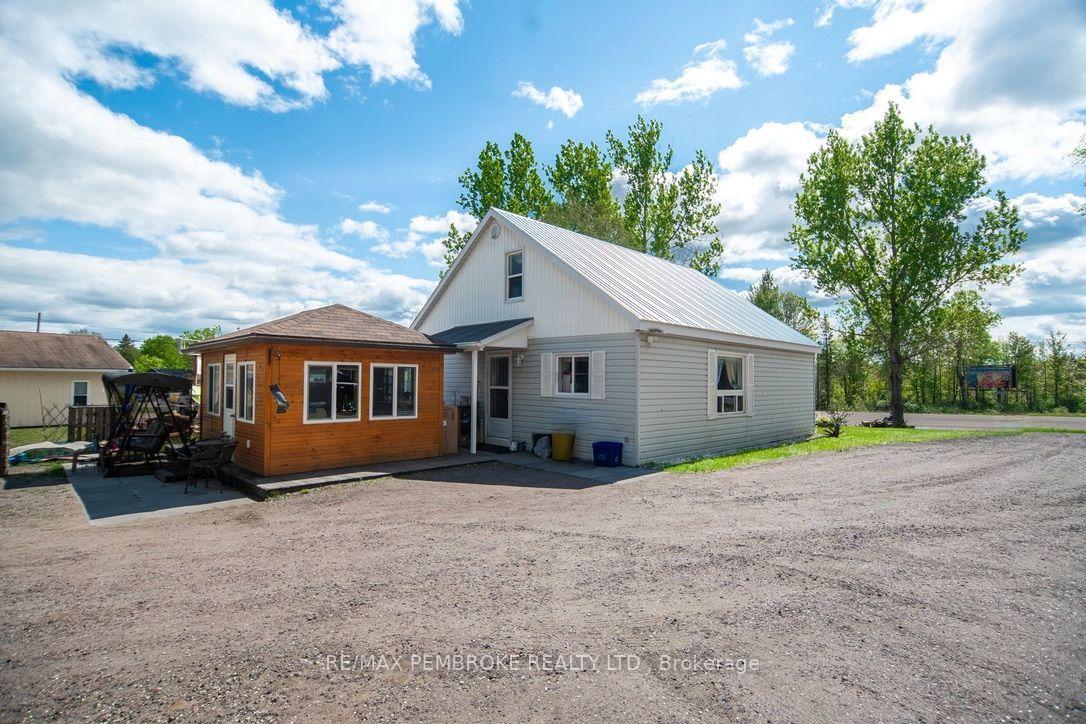 Photo 5 of 2185 Petawawa Boulevard, Petawawa, Petawawa — HOMEH