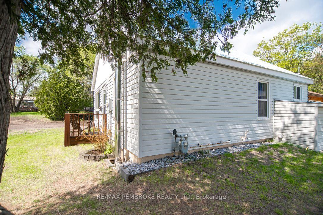 Photo 6 of 2185 Petawawa Boulevard, Petawawa, Petawawa — HOMEH