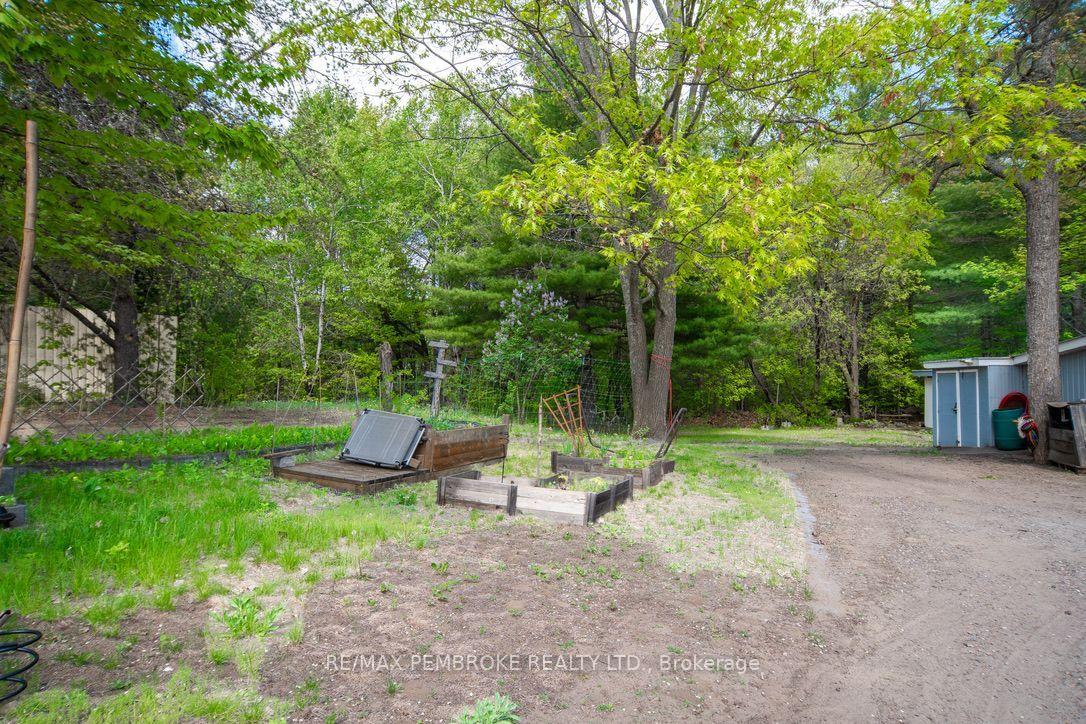 Photo 9 of 2185 Petawawa Boulevard, Petawawa, Petawawa — HOMEH