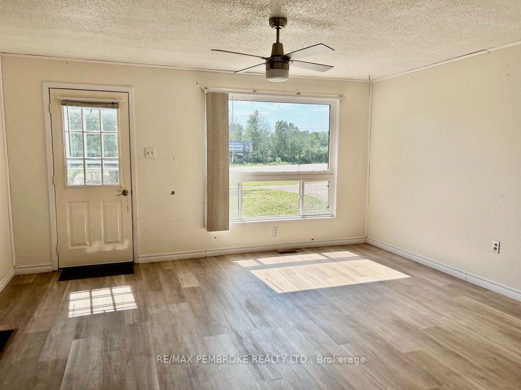 Photo 18 of 2185 Petawawa Boulevard, Petawawa, Petawawa — HOMEH