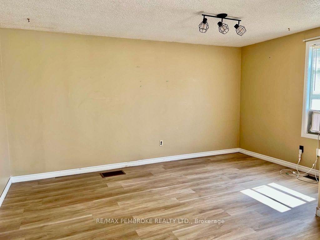 Photo 20 of 2185 Petawawa Boulevard, Petawawa, Petawawa — HOMEH