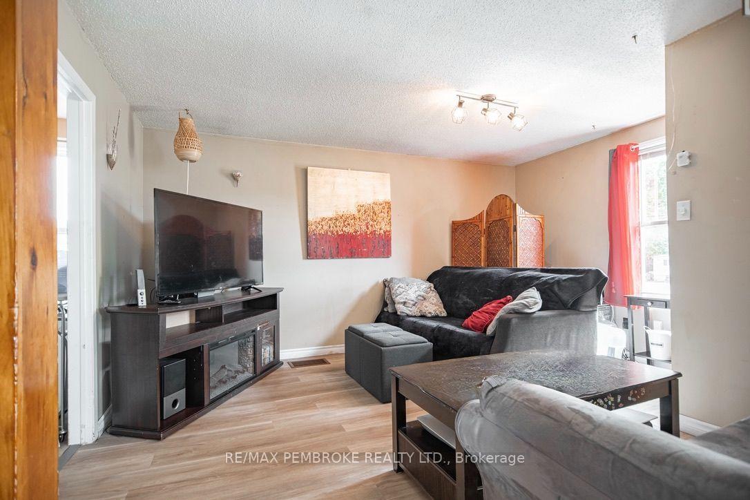 Photo 23 of 2185 Petawawa Boulevard, Petawawa, Petawawa — HOMEH
