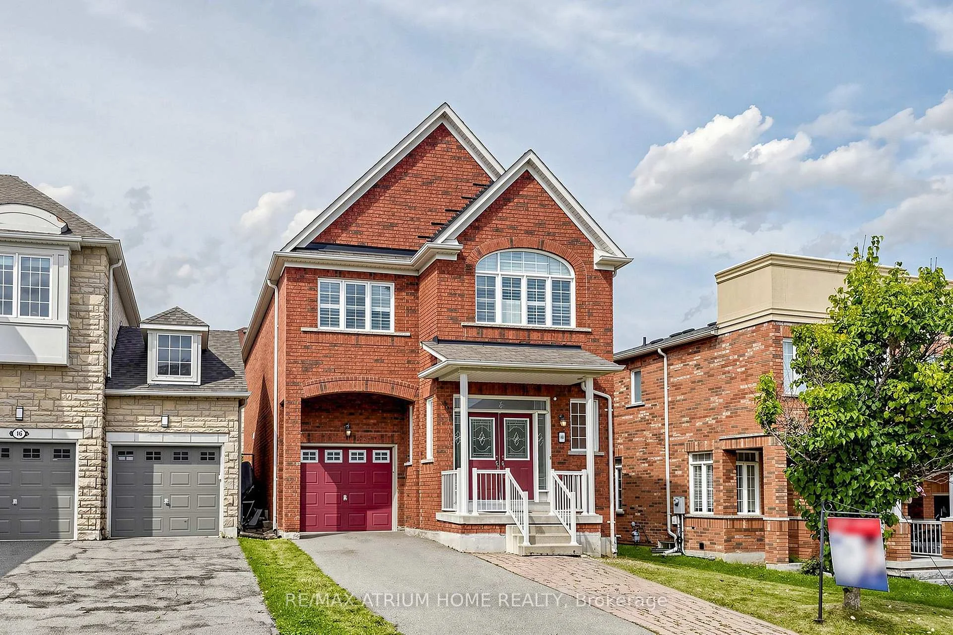 Photo 3 of 44 Krisbury Avenue, Vaughan, Patterson — HOMEH