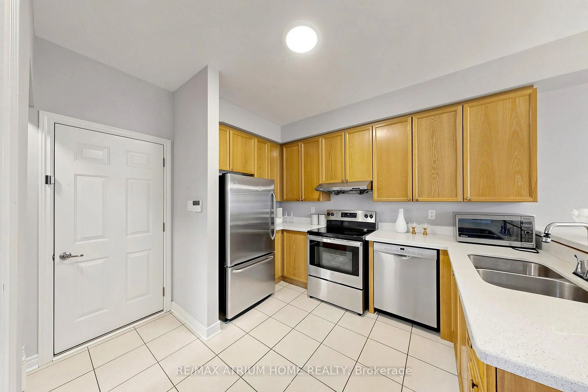 Photo 18 of 44 Krisbury Avenue, Vaughan, Patterson — HOMEH